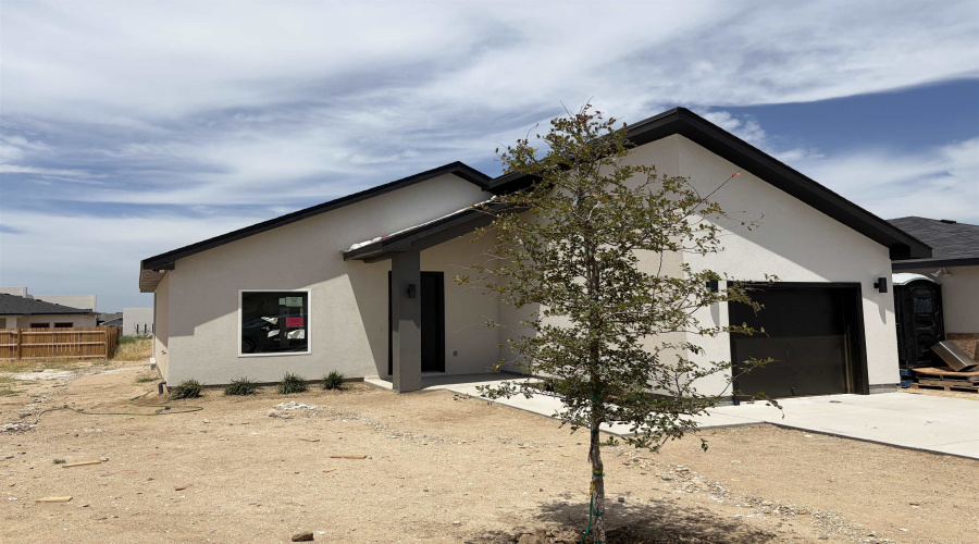 6710 El Bosal Ln., LAREDO, Texas 78046, 3 Bedrooms Bedrooms, 6 Rooms Rooms,2 BathroomsBathrooms,Residential,For Sale,6710 El Bosal Ln.,20263955