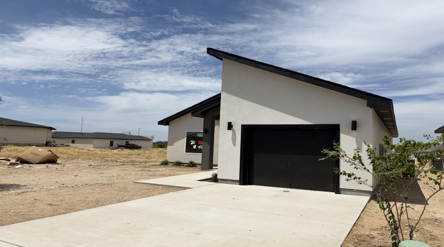 6710 El Bosal Ln., LAREDO, Texas 78046, 3 Bedrooms Bedrooms, 6 Rooms Rooms,2 BathroomsBathrooms,Residential,For Sale,6710 El Bosal Ln.,20263955