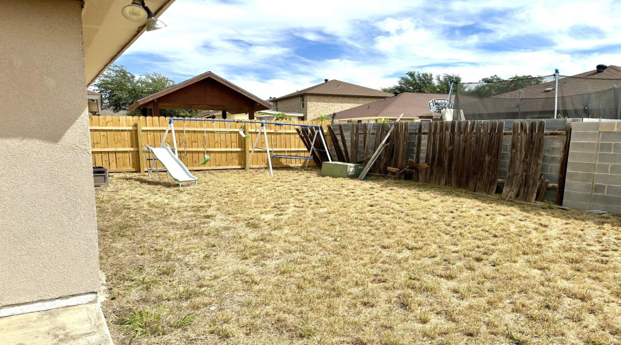 11133 Escandon Dr, LAREDO, Texas 78045, 3 Bedrooms Bedrooms, 5 Rooms Rooms,2 BathroomsBathrooms,Residential,For Sale,11133 Escandon Dr,20263957