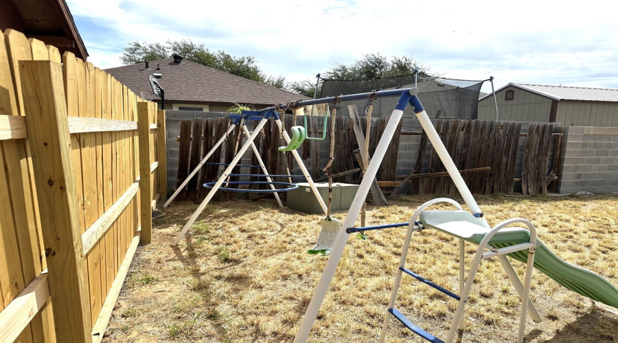 11133 Escandon Dr, LAREDO, Texas 78045, 3 Bedrooms Bedrooms, 5 Rooms Rooms,2 BathroomsBathrooms,Residential,For Sale,11133 Escandon Dr,20263957