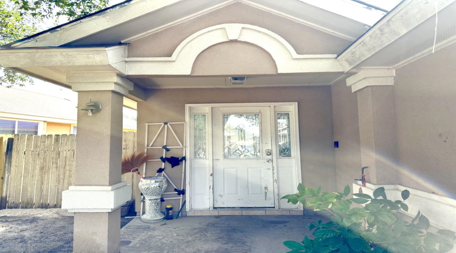 11133 Escandon Dr, LAREDO, Texas 78045, 3 Bedrooms Bedrooms, 5 Rooms Rooms,2 BathroomsBathrooms,Residential,For Sale,11133 Escandon Dr,20263957