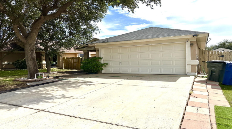 11133 Escandon Dr, LAREDO, Texas 78045, 3 Bedrooms Bedrooms, 5 Rooms Rooms,2 BathroomsBathrooms,Residential,For Sale,11133 Escandon Dr,20263957