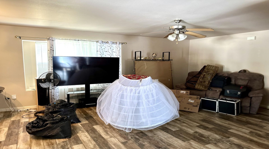 11133 Escandon Dr, LAREDO, Texas 78045, 3 Bedrooms Bedrooms, 5 Rooms Rooms,2 BathroomsBathrooms,Residential,For Sale,11133 Escandon Dr,20263957
