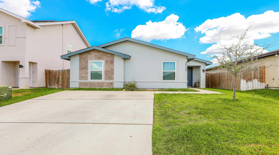 3717 Jesus Dimas, Laredo, Texas 78046, 3 Bedrooms Bedrooms, 5 Rooms Rooms,2 BathroomsBathrooms,Residential,For Sale,3717 Jesus Dimas,20263961