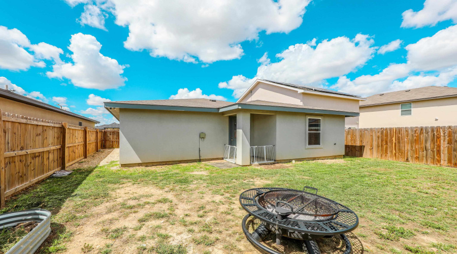 3717 Jesus Dimas, Laredo, Texas 78046, 3 Bedrooms Bedrooms, 5 Rooms Rooms,2 BathroomsBathrooms,Residential,For Sale,3717 Jesus Dimas,20263961
