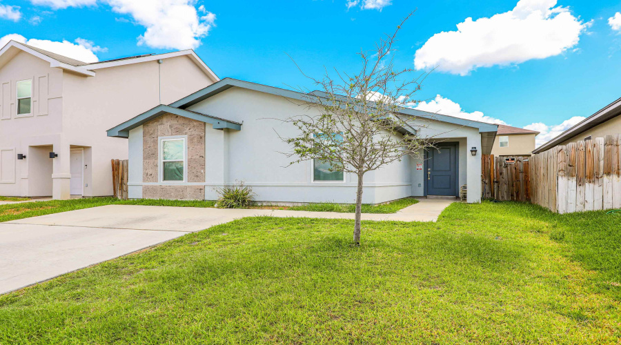 3717 Jesus Dimas, Laredo, Texas 78046, 3 Bedrooms Bedrooms, 5 Rooms Rooms,2 BathroomsBathrooms,Residential,For Sale,3717 Jesus Dimas,20263961