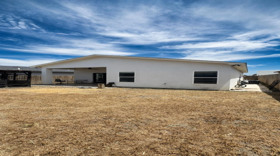 1432 Los Estribos Dr., Laredo, Texas 78045, 3 Bedrooms Bedrooms, 5 Rooms Rooms,2 BathroomsBathrooms,Residential,For Sale,1432 Los Estribos Dr.,20263963