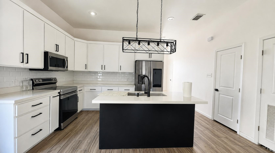 1432 Los Estribos Dr., Laredo, Texas 78045, 3 Bedrooms Bedrooms, 5 Rooms Rooms,2 BathroomsBathrooms,Residential,For Sale,1432 Los Estribos Dr.,20263963