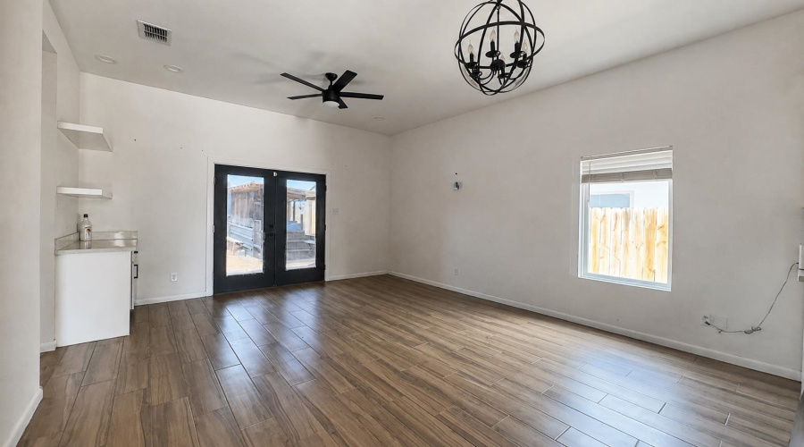 1432 Los Estribos Dr., Laredo, Texas 78045, 3 Bedrooms Bedrooms, 5 Rooms Rooms,2 BathroomsBathrooms,Residential,For Rent,1432 Los Estribos Dr.,20263964