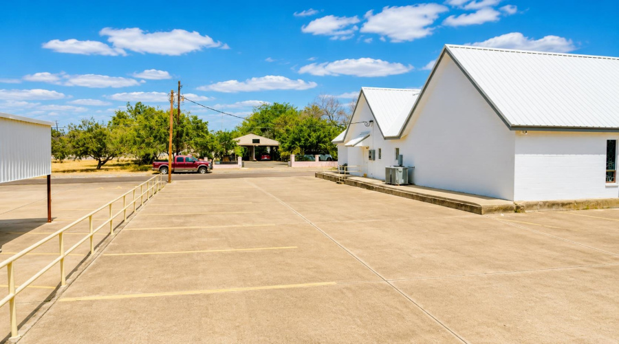 1509 2nd St, Zapata, Texas 78076, 1 Room Rooms,2 BathroomsBathrooms,Commercial retail/office,For Sale,1509 2nd St,20263967