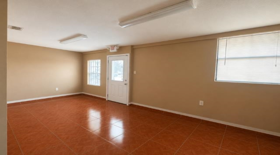 1819 San Eduardo Ave, laredo, Texas 78040, 1 Room Rooms,2 BathroomsBathrooms,Commercial retail/office,For Sale,1819 San Eduardo Ave,20263970