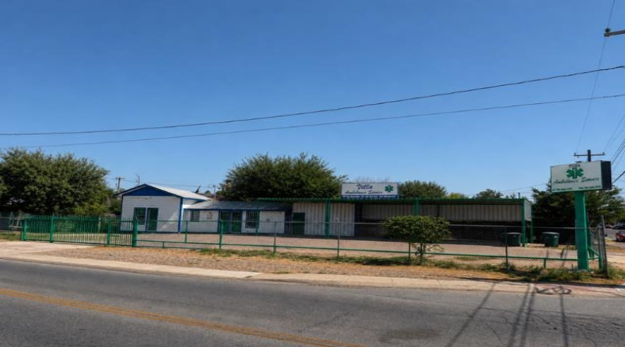 1819 San Eduardo Ave, laredo, Texas 78040, 1 Room Rooms,2 BathroomsBathrooms,Commercial retail/office,For Sale,1819 San Eduardo Ave,20263970