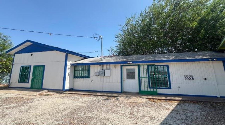 1819 San Eduardo Ave, laredo, Texas 78040, 1 Room Rooms,2 BathroomsBathrooms,Commercial retail/office,For Sale,1819 San Eduardo Ave,20263970
