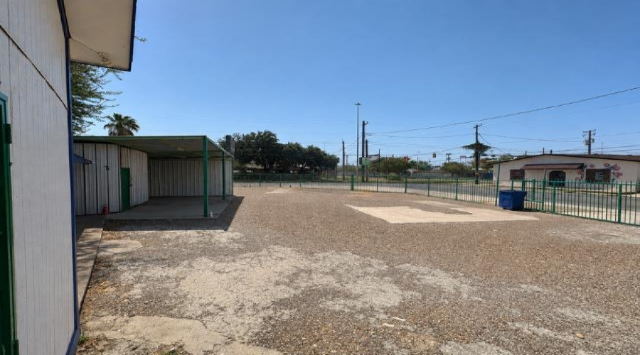 1819 San Eduardo Ave, laredo, Texas 78040, 1 Room Rooms,2 BathroomsBathrooms,Commercial retail/office,For Sale,1819 San Eduardo Ave,20263970