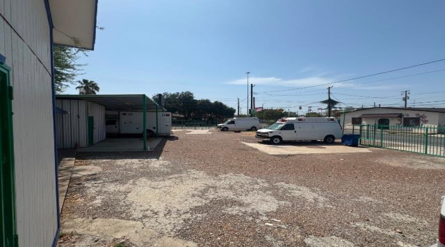 1819 San Eduardo Ave, laredo, Texas 78040, 1 Room Rooms,2 BathroomsBathrooms,Commercial retail/office,For Sale,1819 San Eduardo Ave,20263970