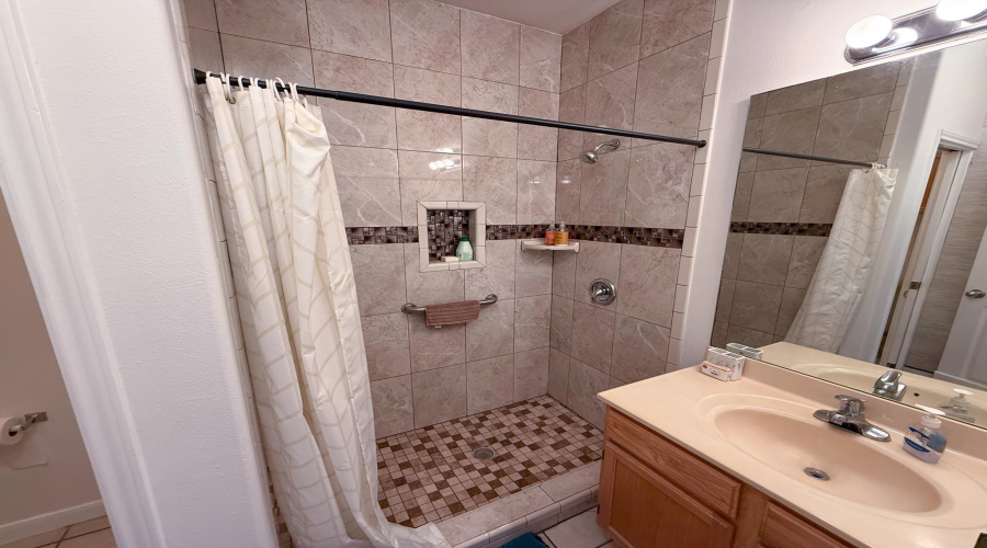 2445 Monarch Dr, LAREDO, Texas 78045, 4 Bedrooms Bedrooms, 7 Rooms Rooms,2 BathroomsBathrooms,Residential,For Sale,2445 Monarch Dr,20263966