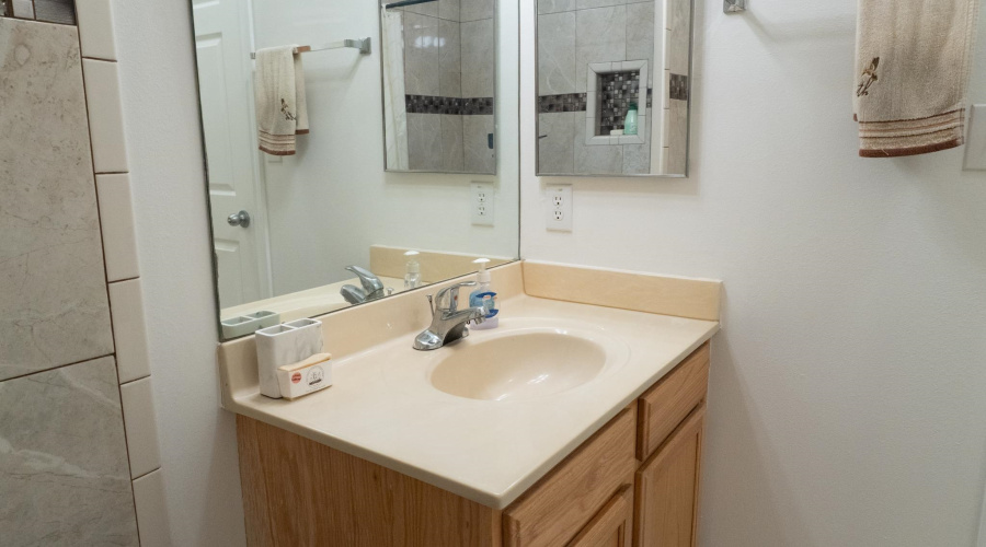 2445 Monarch Dr, LAREDO, Texas 78045, 4 Bedrooms Bedrooms, 7 Rooms Rooms,2 BathroomsBathrooms,Residential,For Sale,2445 Monarch Dr,20263966