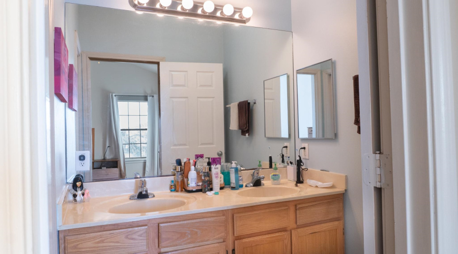 2445 Monarch Dr, LAREDO, Texas 78045, 4 Bedrooms Bedrooms, 7 Rooms Rooms,2 BathroomsBathrooms,Residential,For Sale,2445 Monarch Dr,20263966