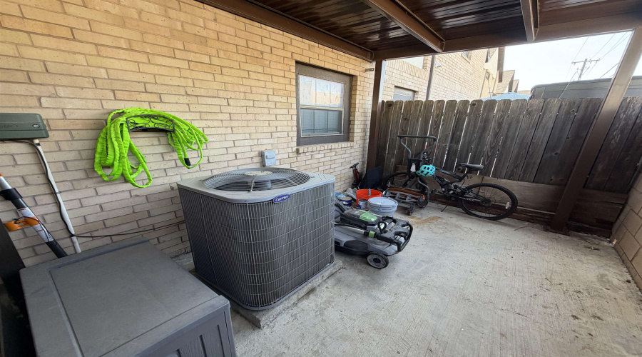 2445 Monarch Dr, LAREDO, Texas 78045, 4 Bedrooms Bedrooms, 7 Rooms Rooms,2 BathroomsBathrooms,Residential,For Sale,2445 Monarch Dr,20263966