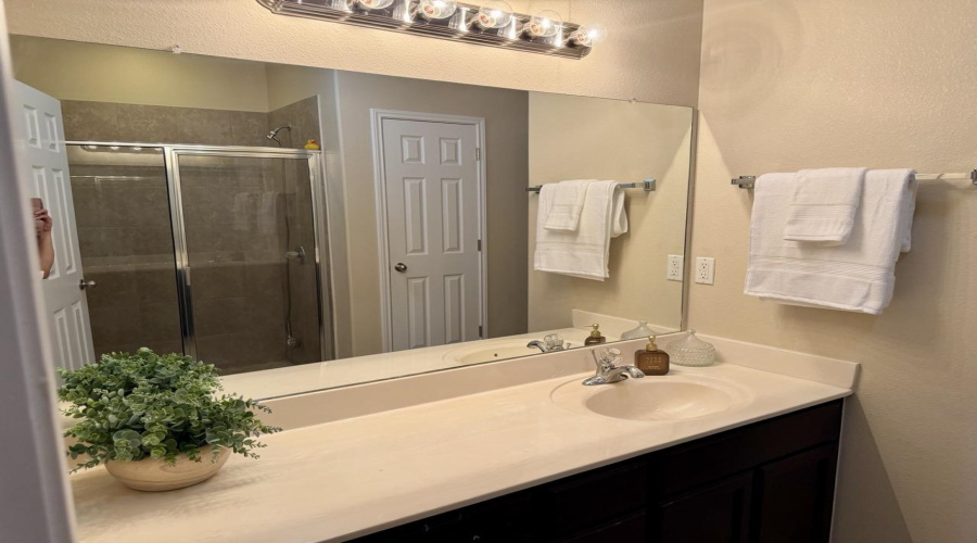 10503 Twilight Dr, Laredo, Texas 78045-8820, 4 Bedrooms Bedrooms, 8 Rooms Rooms,2 BathroomsBathrooms,Residential,For Sale,10503 Twilight Dr,20263968