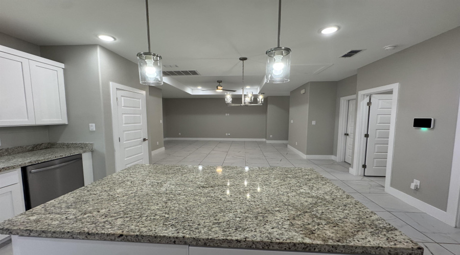 5224 Higuera Ln., LAREDO, Texas 78046, 3 Bedrooms Bedrooms, 4 Rooms Rooms,2 BathroomsBathrooms,Residential,For Sale,5224 Higuera Ln.,20263969