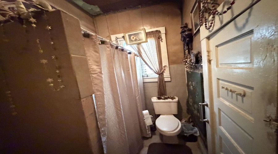 1520 Santa Maria Ave, Laredo, Texas 78040, 2 Bedrooms Bedrooms, 5 Rooms Rooms,1 BathroomBathrooms,Residential,For Sale,1520 Santa Maria Ave,20263971