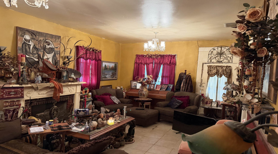 1520 Santa Maria Ave, Laredo, Texas 78040, 2 Bedrooms Bedrooms, 5 Rooms Rooms,1 BathroomBathrooms,Residential,For Sale,1520 Santa Maria Ave,20263971
