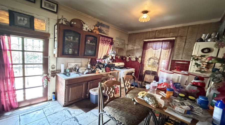1520 Santa Maria Ave, Laredo, Texas 78040, 2 Bedrooms Bedrooms, 5 Rooms Rooms,1 BathroomBathrooms,Residential,For Sale,1520 Santa Maria Ave,20263971