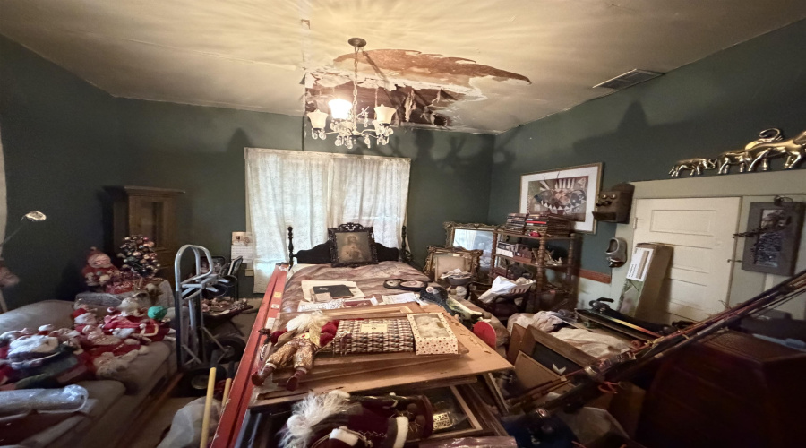 1520 Santa Maria Ave, Laredo, Texas 78040, 2 Bedrooms Bedrooms, 5 Rooms Rooms,1 BathroomBathrooms,Residential,For Sale,1520 Santa Maria Ave,20263971