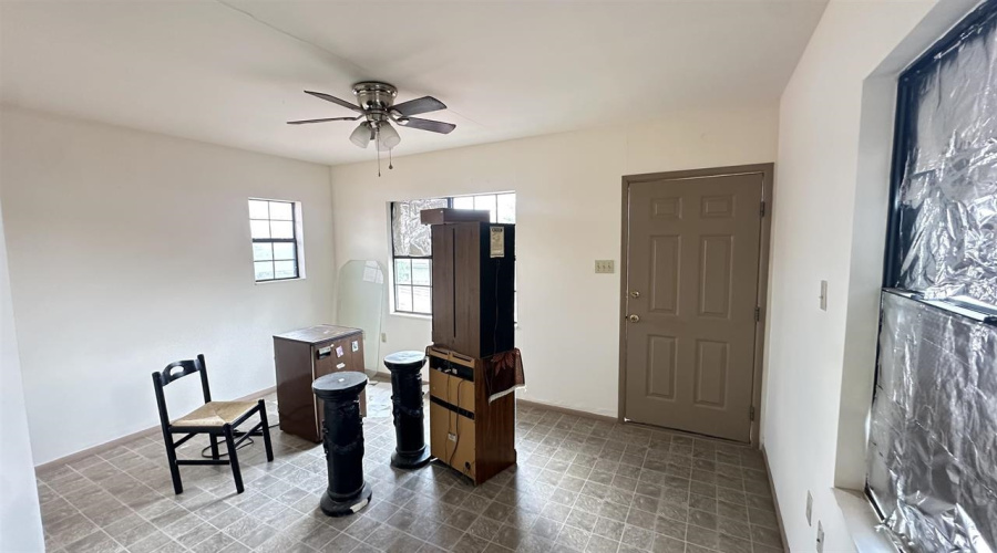 1515 Garcia St, Laredo, Texas 78040, 3 Bedrooms Bedrooms, 5 Rooms Rooms,2 BathroomsBathrooms,Residential,For Sale,1515 Garcia St,20263972