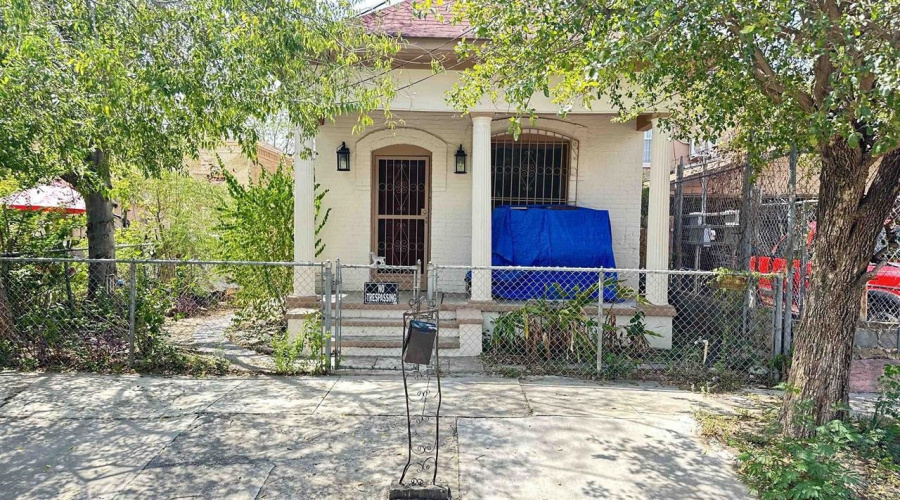1515 Garcia St, Laredo, Texas 78040, 3 Bedrooms Bedrooms, 5 Rooms Rooms,2 BathroomsBathrooms,Residential,For Sale,1515 Garcia St,20263972