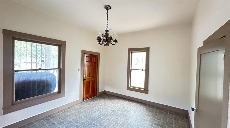 1515 Garcia St, Laredo, Texas 78040, 3 Bedrooms Bedrooms, 5 Rooms Rooms,2 BathroomsBathrooms,Residential,For Sale,1515 Garcia St,20263972