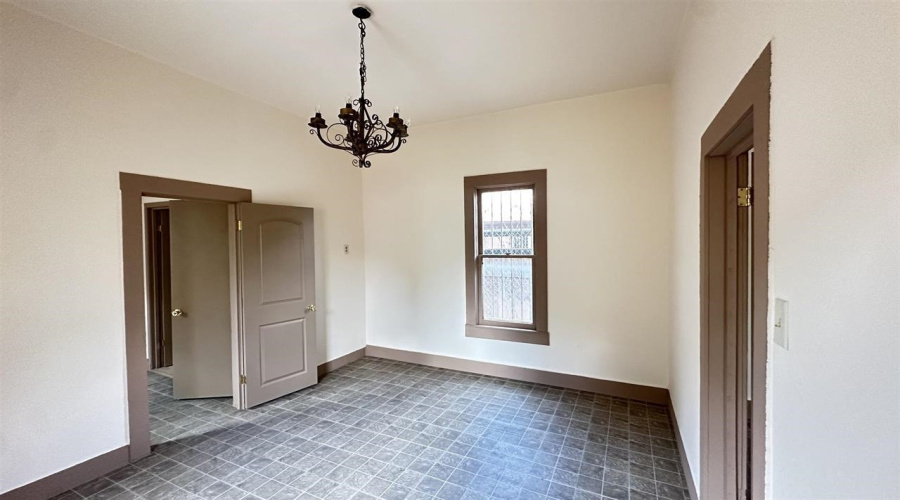 1515 Garcia St, Laredo, Texas 78040, 3 Bedrooms Bedrooms, 5 Rooms Rooms,2 BathroomsBathrooms,Residential,For Sale,1515 Garcia St,20263972