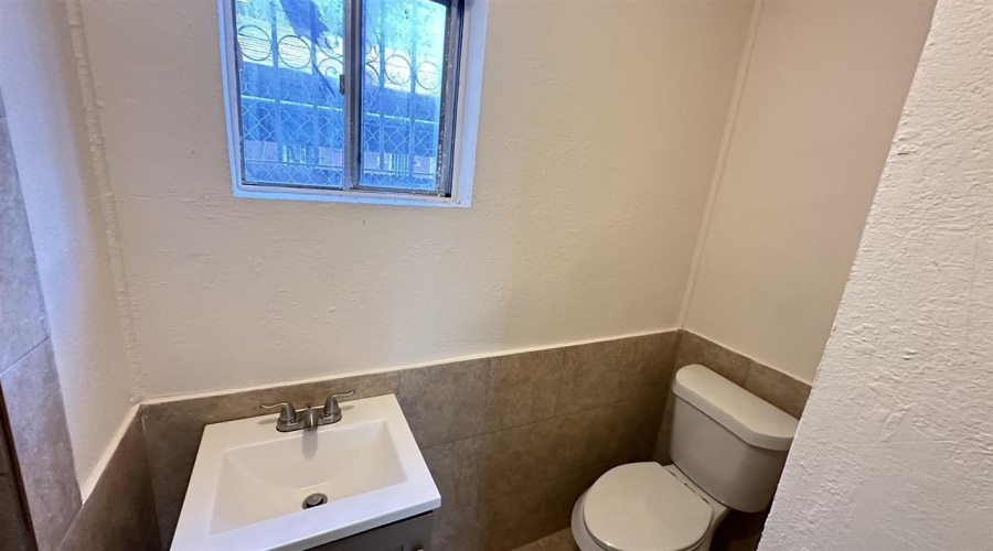 1515 Garcia St, Laredo, Texas 78040, 3 Bedrooms Bedrooms, 5 Rooms Rooms,2 BathroomsBathrooms,Residential,For Sale,1515 Garcia St,20263972