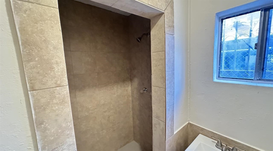 1515 Garcia St, Laredo, Texas 78040, 3 Bedrooms Bedrooms, 5 Rooms Rooms,2 BathroomsBathrooms,Residential,For Sale,1515 Garcia St,20263972
