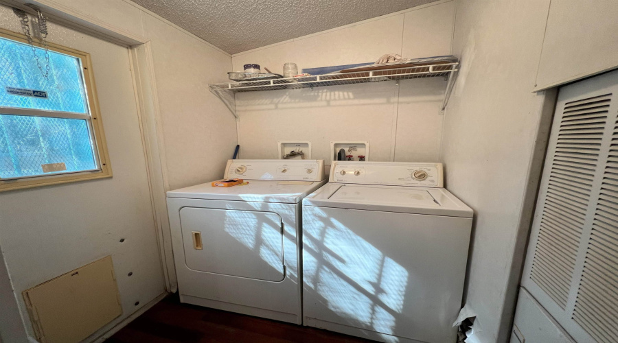 1809 Siesta Ln, Zapata, Texas 78076, 3 Bedrooms Bedrooms, 6 Rooms Rooms,2 BathroomsBathrooms,Residential,For Sale,1809 Siesta Ln,20263977