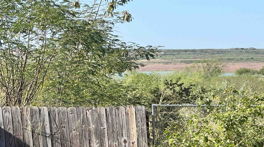 1809 Siesta Ln, Zapata, Texas 78076, 3 Bedrooms Bedrooms, 6 Rooms Rooms,2 BathroomsBathrooms,Residential,For Sale,1809 Siesta Ln,20263977