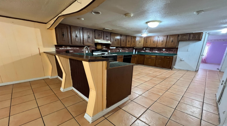 248 E Park Dr, Zapata, Texas 78076, 4 Bedrooms Bedrooms, 8 Rooms Rooms,1 BathroomBathrooms,Residential,For Sale,248 E Park Dr,20263978