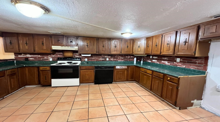248 E Park Dr, Zapata, Texas 78076, 4 Bedrooms Bedrooms, 8 Rooms Rooms,1 BathroomBathrooms,Residential,For Sale,248 E Park Dr,20263978