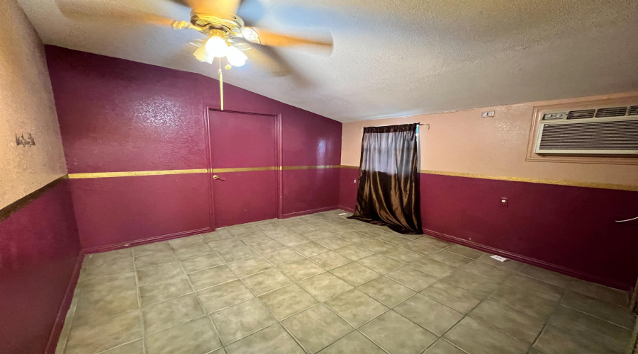 248 E Park Dr, Zapata, Texas 78076, 4 Bedrooms Bedrooms, 8 Rooms Rooms,1 BathroomBathrooms,Residential,For Sale,248 E Park Dr,20263978