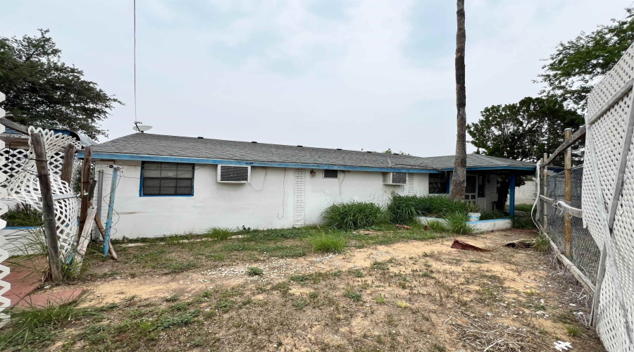 248 E Park Dr, Zapata, Texas 78076, 4 Bedrooms Bedrooms, 8 Rooms Rooms,1 BathroomBathrooms,Residential,For Sale,248 E Park Dr,20263978