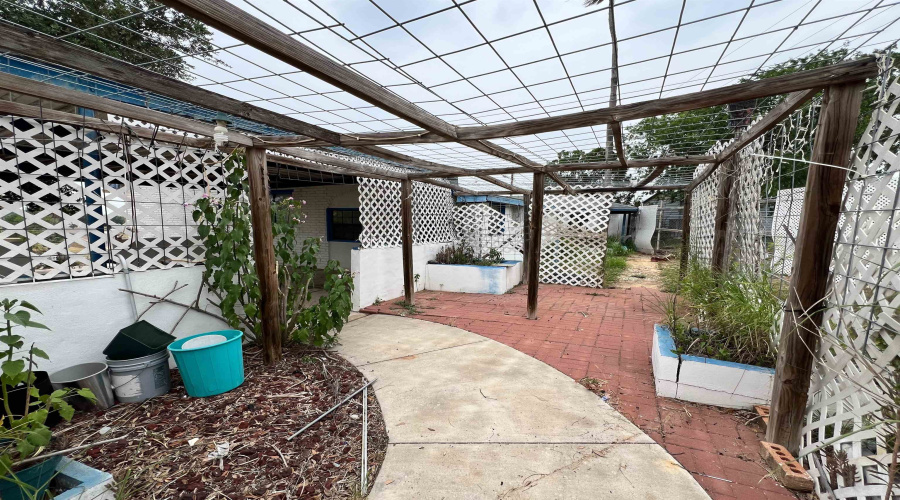 248 E Park Dr, Zapata, Texas 78076, 4 Bedrooms Bedrooms, 8 Rooms Rooms,1 BathroomBathrooms,Residential,For Sale,248 E Park Dr,20263978