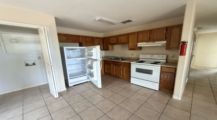 3310 Louisiana Ave, Laredo, Texas 78046, 3 Bedrooms Bedrooms, 4 Rooms Rooms,1 BathroomBathrooms,Residential,For Rent,3310 Louisiana Ave,20263980