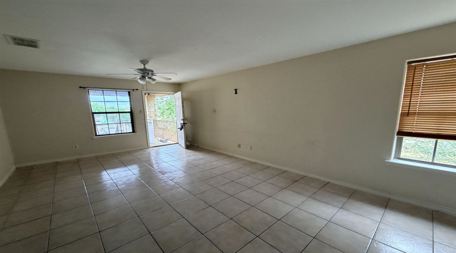 3310 Louisiana Ave, Laredo, Texas 78046, 3 Bedrooms Bedrooms, 4 Rooms Rooms,1 BathroomBathrooms,Residential,For Rent,3310 Louisiana Ave,20263980