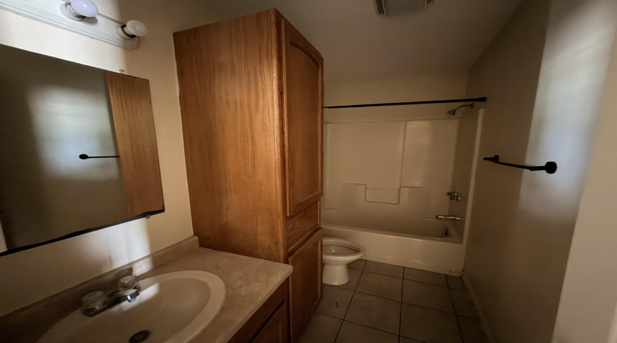 3310 Louisiana Ave, Laredo, Texas 78046, 3 Bedrooms Bedrooms, 4 Rooms Rooms,1 BathroomBathrooms,Residential,For Rent,3310 Louisiana Ave,20263980