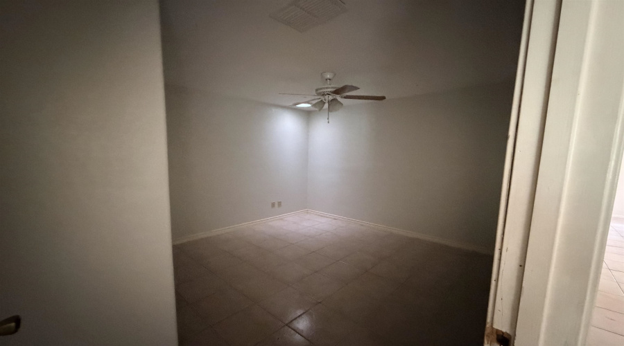 3310 Louisiana Ave, Laredo, Texas 78046, 3 Bedrooms Bedrooms, 4 Rooms Rooms,1 BathroomBathrooms,Residential,For Rent,3310 Louisiana Ave,20263980