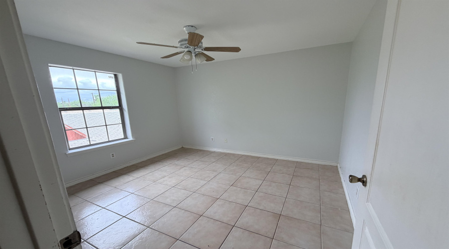 3310 Louisiana Ave, Laredo, Texas 78046, 3 Bedrooms Bedrooms, 4 Rooms Rooms,1 BathroomBathrooms,Residential,For Rent,3310 Louisiana Ave,20263980
