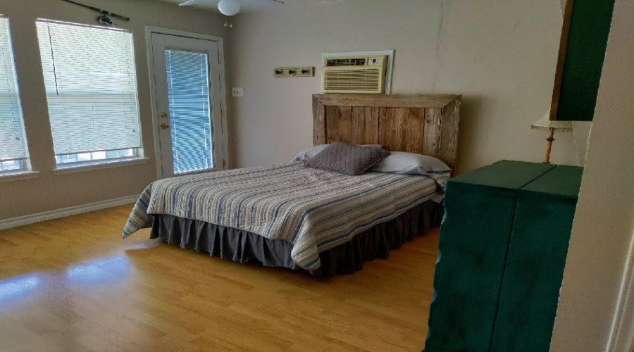 1811 Siesta Ln, Zapata, Texas 78076-0000, 1 Bedroom Bedrooms, 2 Rooms Rooms,1 BathroomBathrooms,Residential,For Sale,1811 Siesta Ln,20263981