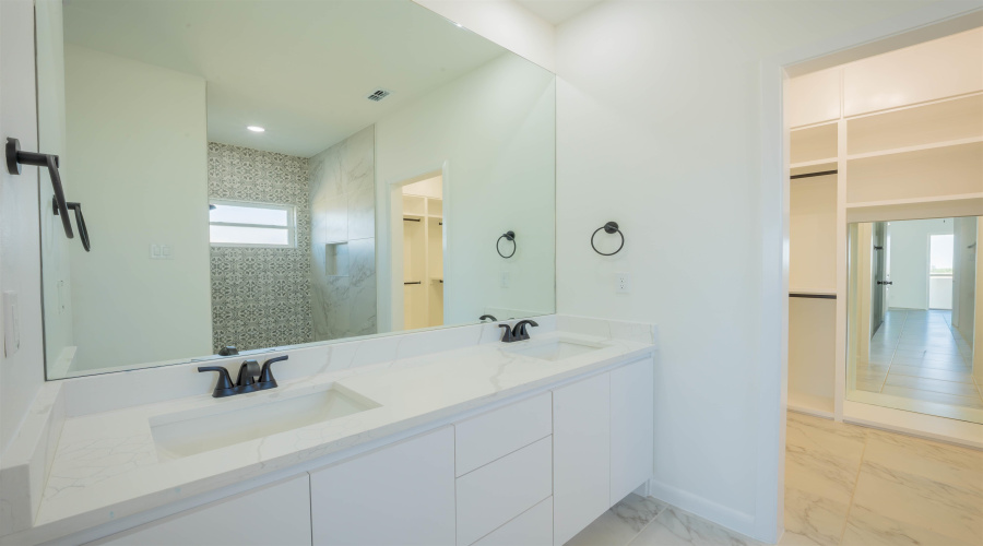 5009 Carambola Ln., Laredo, Texas 78046, 3 Bedrooms Bedrooms, 5 Rooms Rooms,2 BathroomsBathrooms,Residential,For Sale,5009 Carambola Ln.,20263982