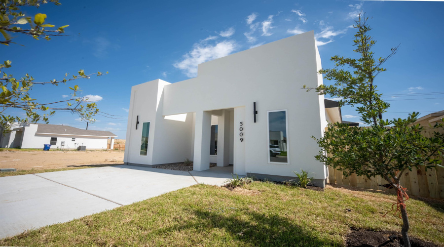 5009 Carambola Ln., Laredo, Texas 78046, 3 Bedrooms Bedrooms, 5 Rooms Rooms,2 BathroomsBathrooms,Residential,For Sale,5009 Carambola Ln.,20263982